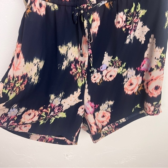 DR2 by Daniel Rainn Navy Floral Romper medium - Picture 2 of 10